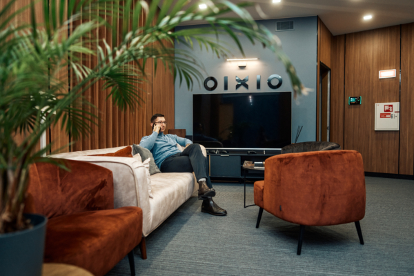 OIXIO karjera
