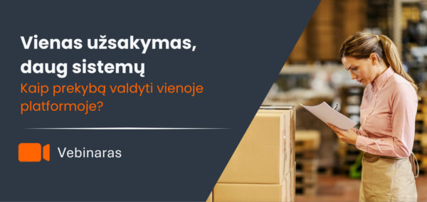 Sandėlio darbuotojas komplektuoja internetinį užsakymą. Vebinaras „Vienas užsakymas, daug sistemų“ apie Dynamics 365 prekybos įmonėms.